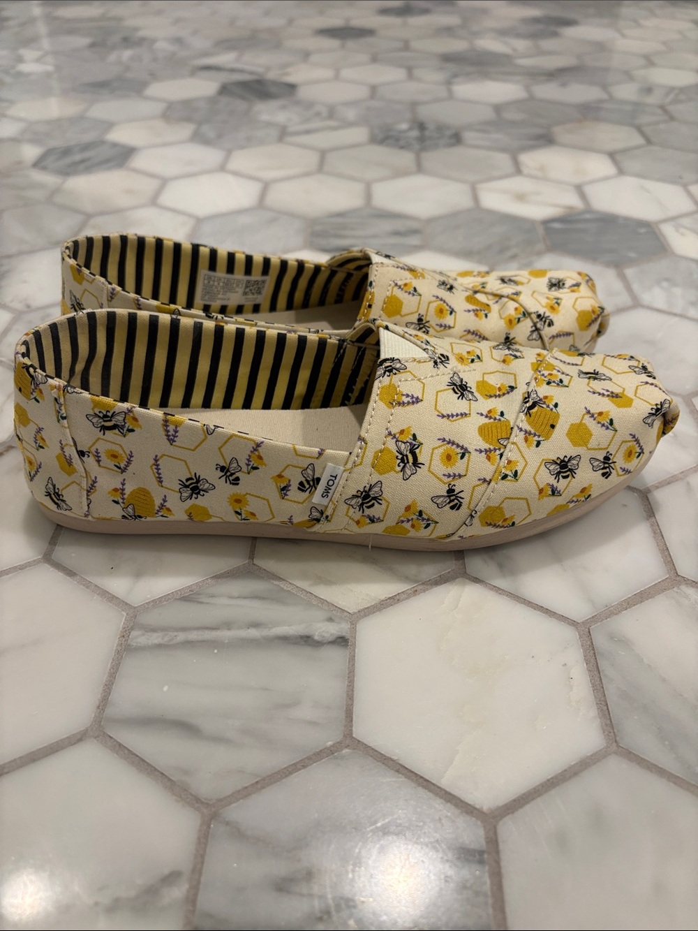 Toms Alpargata Flats - Floral Bees Print - Womens Size 8